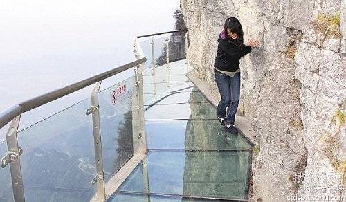 highest-glass-bridge-opens-in-china-1443446951-7302.jpg