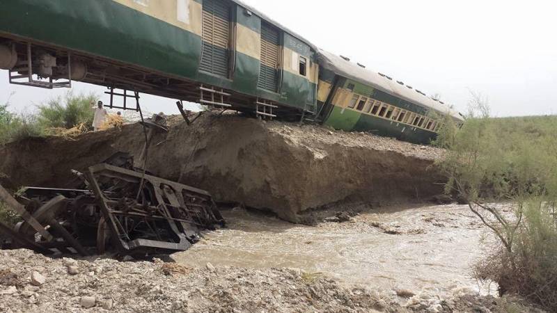 Bolan Express derails near Sehwan