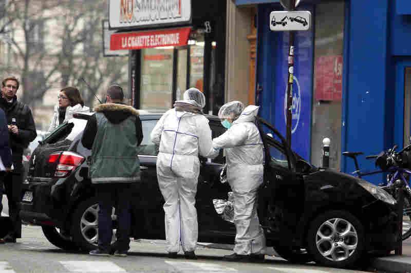 Paris attacks: Weapons found in 'getaway car'