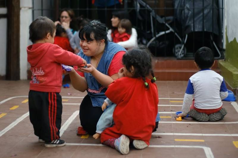 Argentine woman with Down syndrome inspires as teacher