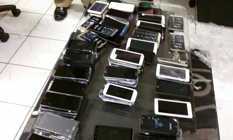 Custom Intelligence arrests four with smuggled mobile phones worth Rs7m