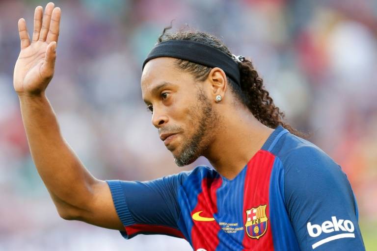 Ronaldinho retires from football