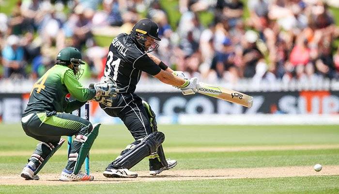 Pakistan batting falls apart in chase of 272