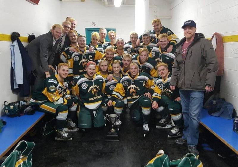 Junior hockey team's bus crashes in Canada,14 killed