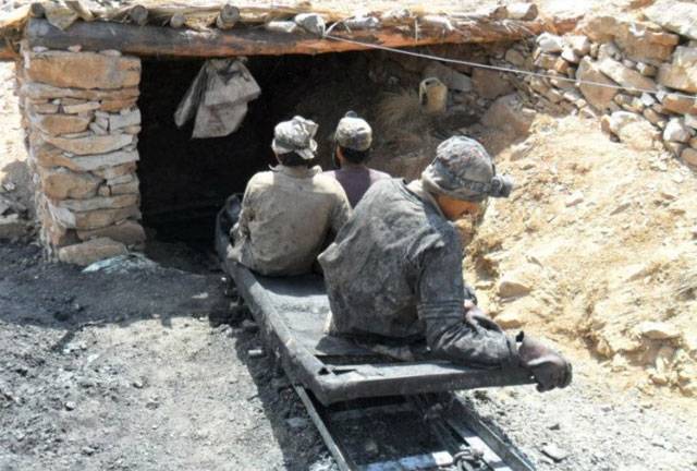 Two dead, one injured due to accumulation of gas in Quetta coal mine