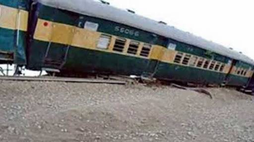 20 injured, Khushhal Express derails near Attock