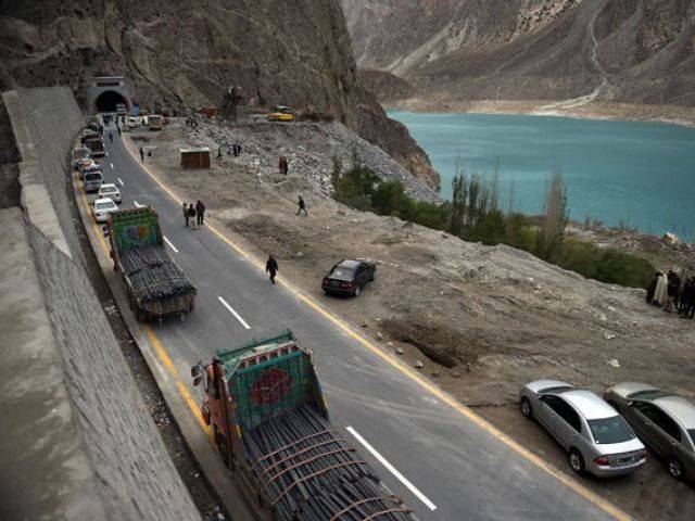 Traffic b/w Rawalpindi, GB suspended due to landslides