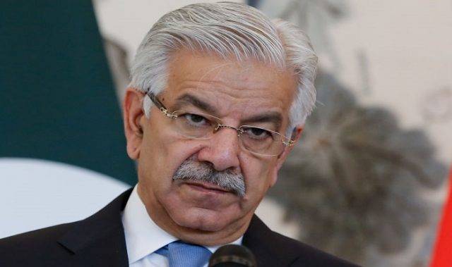 Khawaja Asif blames govt for showing hastiness over possible Pak-India talks