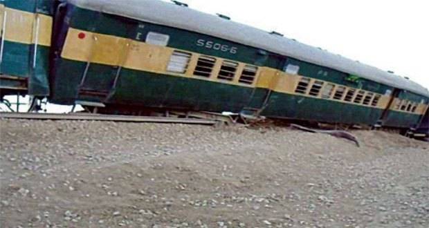 Ten bogies of Khushhal Express derail near Sehwan