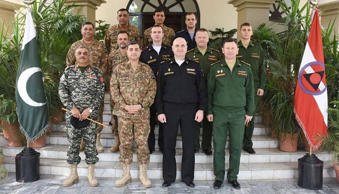 Russian Army delegation visit Peshawar Corps Headquarters