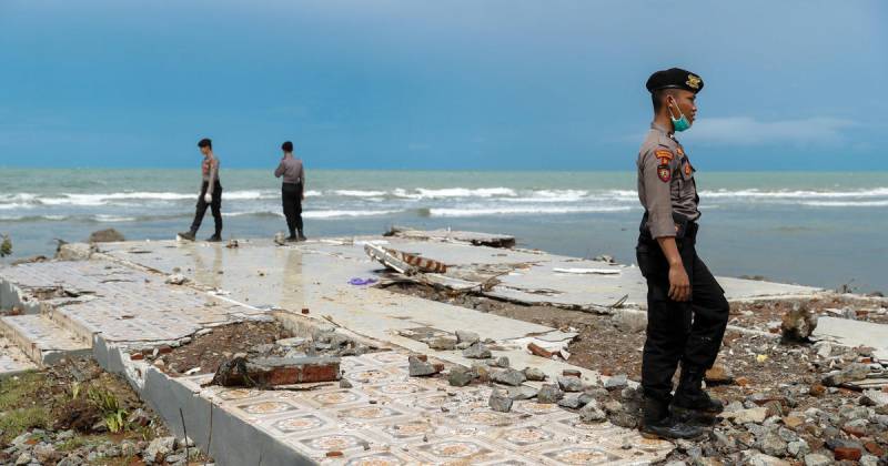 Over 40,000 evacuated from Indonesia's Sunda Strait for fear of fresh tsunami