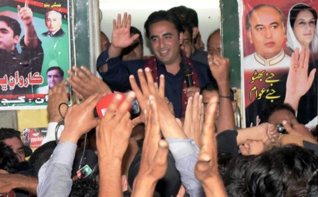 PPP's train march to arrive in Larkana today