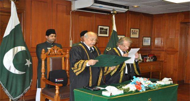 Justice Gulzar Ahmed takes oath as acting CJP