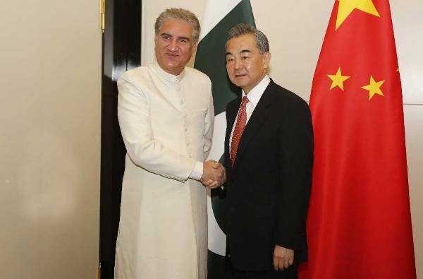 FM Qureshi meets Chinese counterpart, issues of mutual interests discussed