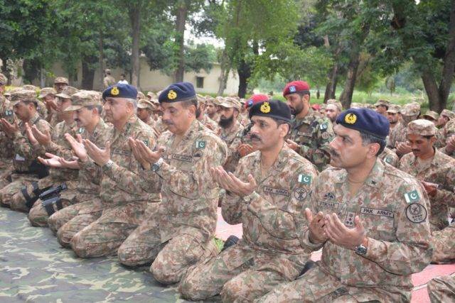 COAS celebrate Eid with troops at LoC 