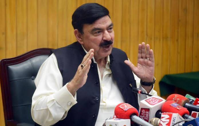 Sheikh Rasheed says Fazl can damage Kashmir cause