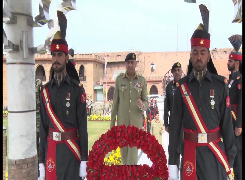 Army Chief Gen Bajwa visits Frontier Corps Headquarters