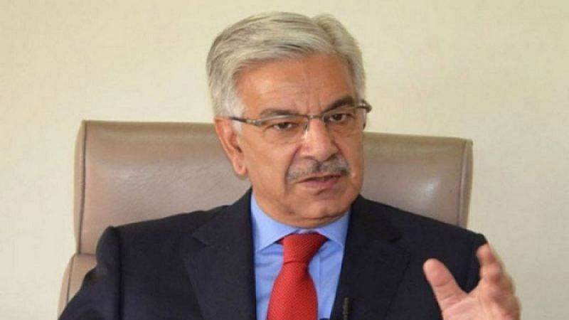 Khawaja Asif criticizes PM for not identifying corrupt elements in PTI 