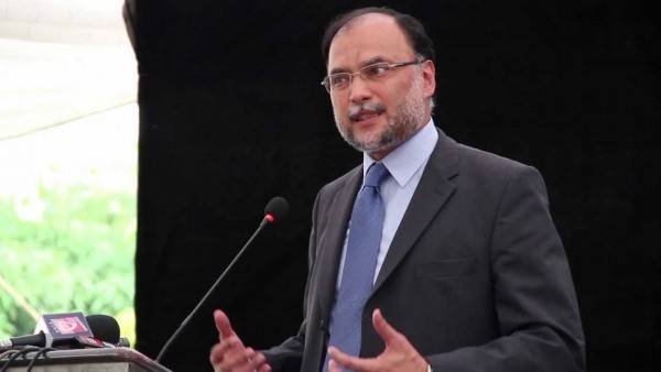 Ahsan Iqbal approaches NAB against PM Imran in protest of ruin of 'Narowal Sports City' project