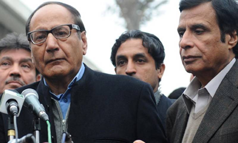 Interior minister calls on Pervaiz Elahi to inquire after Ch Shujaat's health