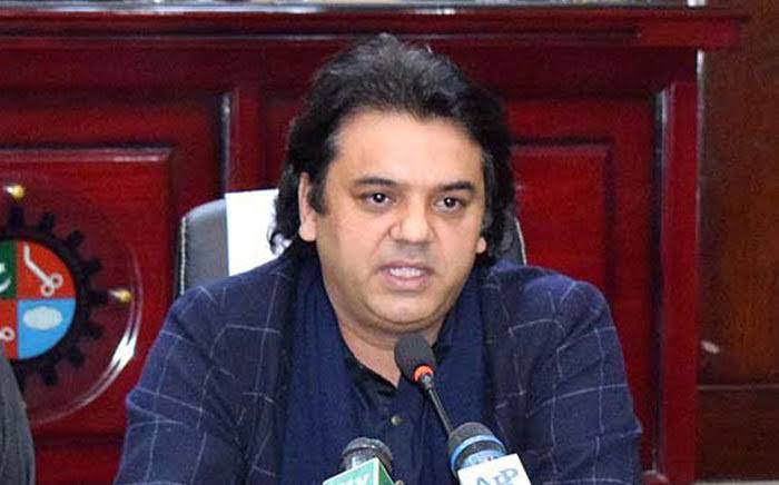 Usman Dar holds open court in Sialkot