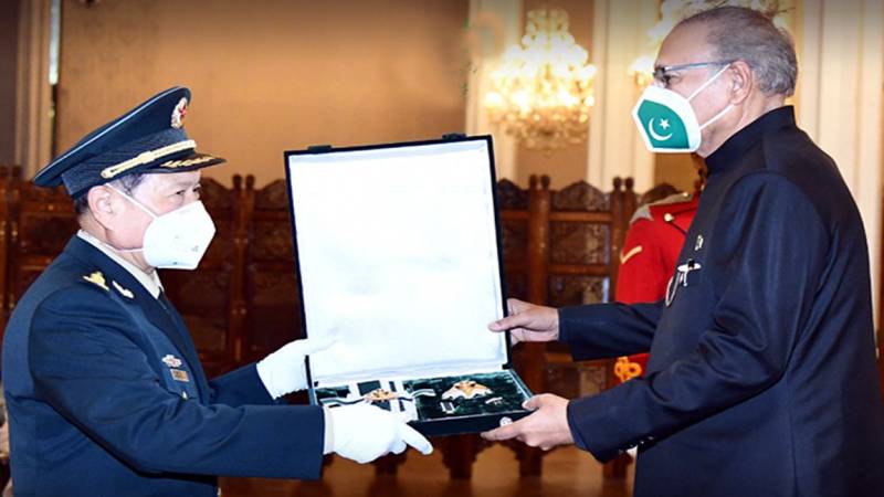 President Alvi confers Nishan-e-Imtiaz award to Chinese Defense Minister 