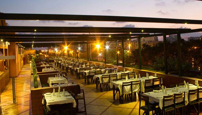 COVID-19: Outdoor dining allowed till midnight in Islamabad