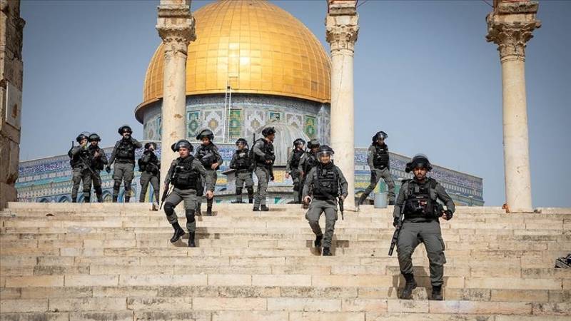 Israeli police attack worshippers at Al-Aqsa Mosque