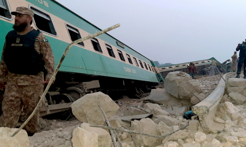 More than 30 killed, several injured as two trains collide near Ghotki 