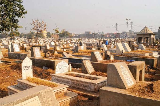 LHC orders Punjab govt to make burial services free of cost in cemeteries