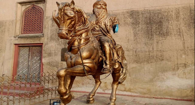 Police arrest man for damaging Ranjeet Singh's statue at Lahore Fort