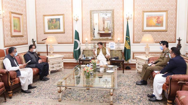 Chief Secretary, IG Punjab call on Prime Minister Imran Khan in Lahore