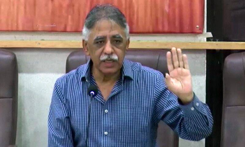 Imran Khan will shiver if Nawaz Sharif announces his return, says Zubair