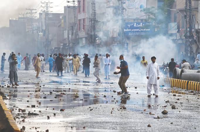 Two policemen martyred in TLP protest in Lahore