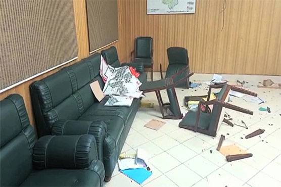 Lawyers ransack Assistant Commissioner Sialkot office