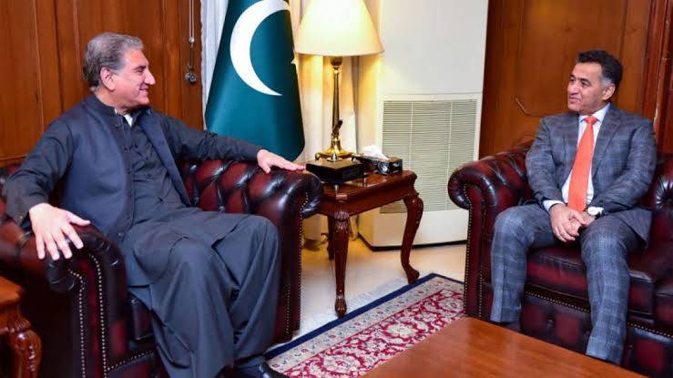 Qureshi commends services of outgoing ISI DG