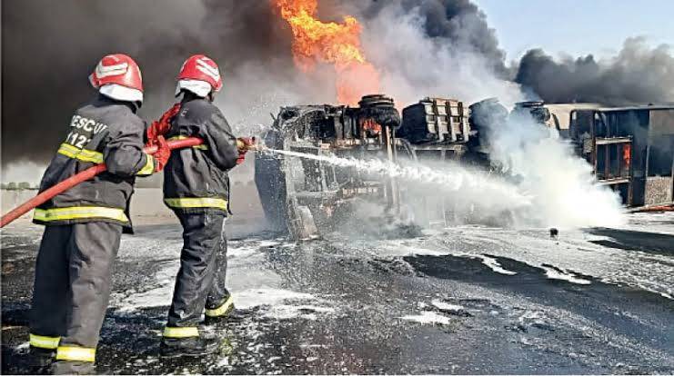 Oil tanker catches fire on Lahore M3