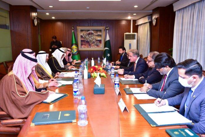 FM Qureshi holds wide-ranging talks with GCC Secretary General 