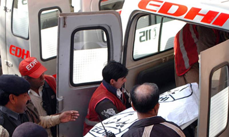 Two die as van ploughs into motorcycle after dacoits firing in Lahore