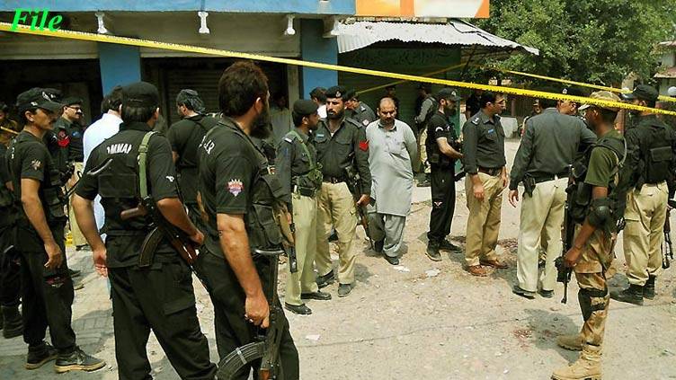 Armed assailants martyr two policemen in Quetta