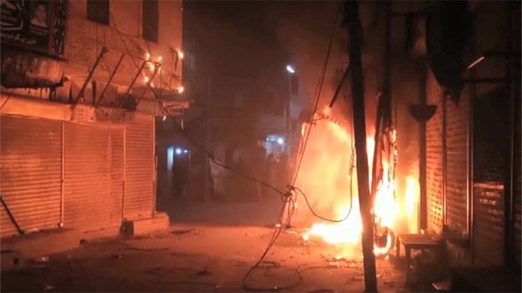 Illegal oil agency catches fire in Multan