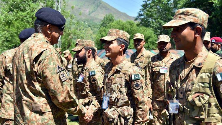 COAS Gen Bajwa visits LOC, lauds combat readiness of troops