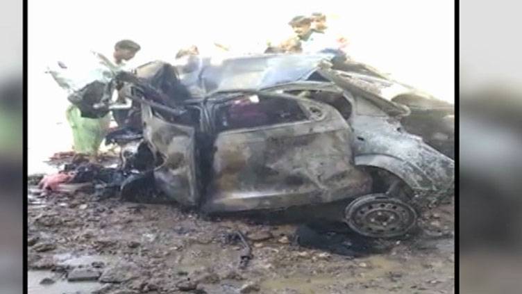 7 dead as over speeding car loses control near Nawabshah