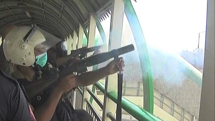 Police fire tear gas shells at PTI workers in Lahore