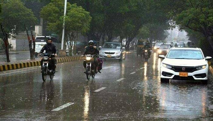 Met Office warns of heavy rainfall tonight in Karachi