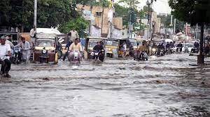 Low-lying areas inundated as heavy rain lashes Karachi