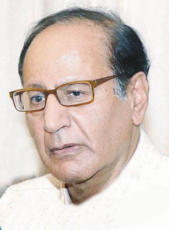 Independence Day calls for giving priority to state over politics: Shujaat Hussain