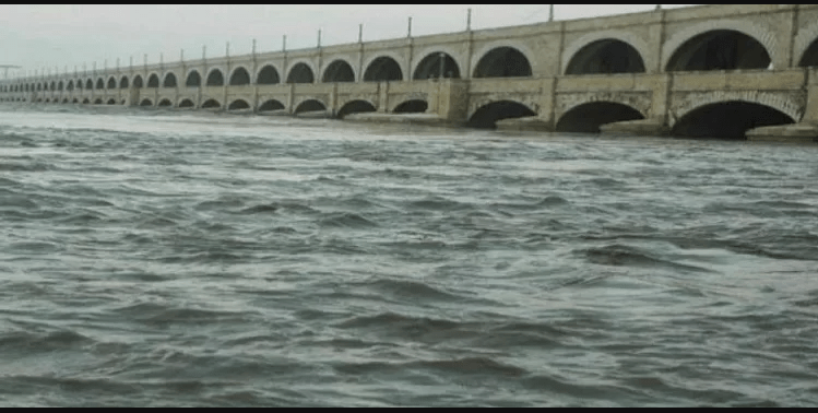 Indus River roaring in high flood at Guddu, Sukkur barrages