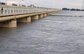 Indus River in high flood at Sukkur, Guddu barrages