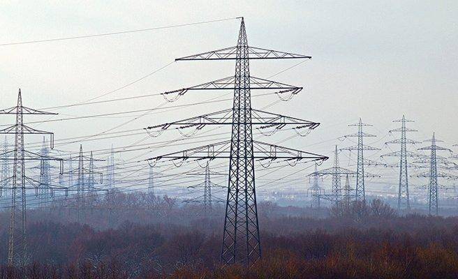 Faisalabad: JI blocks Canal Road against inflated electricity bills